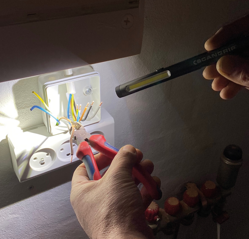 Scangrip Akku Stiftleuchte mit Spotlicht Work Pen 200 R